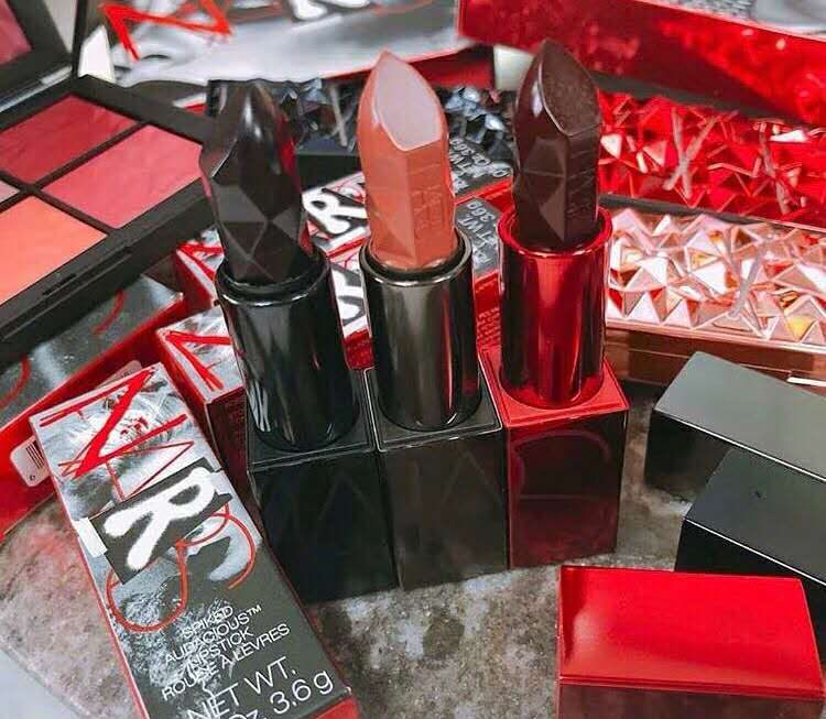 There are something about color test of Nars 2018 latest Christmas limited lipstick